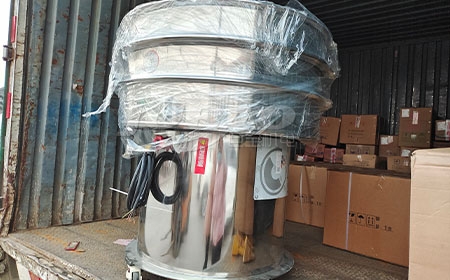 山東威?？蛻舳ㄖ坪Y分塑料顆粒旋振篩發(fā)貨